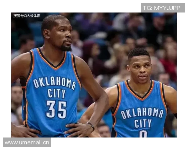 火箭官方晒亚当斯与杜兰特亲密合照威少点赞引发重回传闻