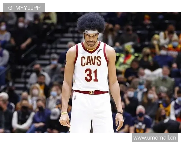 阿伦表现出色11投5中三分球命中率高达50贡献13分并有2篮板2助攻1抢断1盖帽