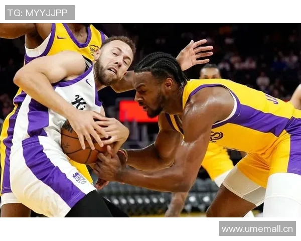 布朗尼单臂补扣震撼全场克内克特称赞他是兄弟太燃了